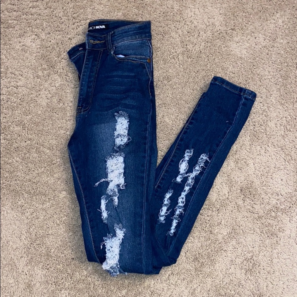 Fashion nova distressed jeans in great condition